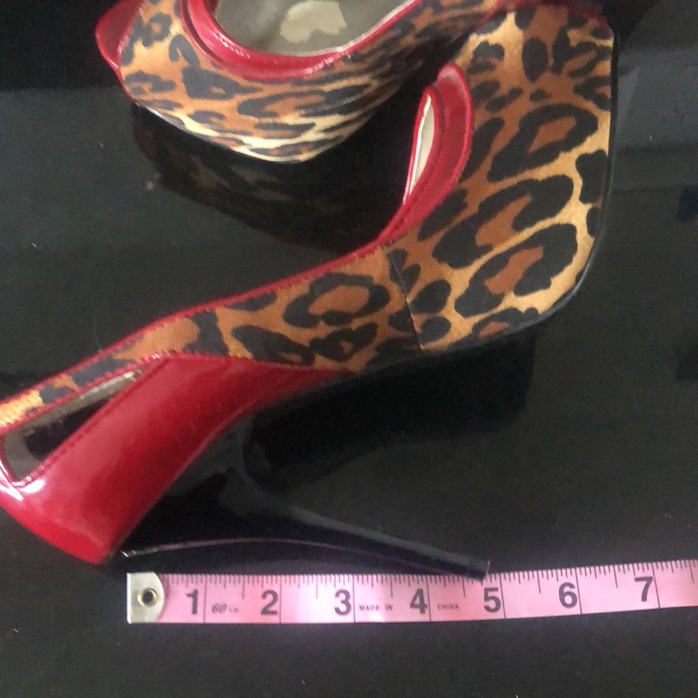 Guess red patent leather leopard print open toe Sexy stilettos Size 7 1/2 - Picture 9 of 9